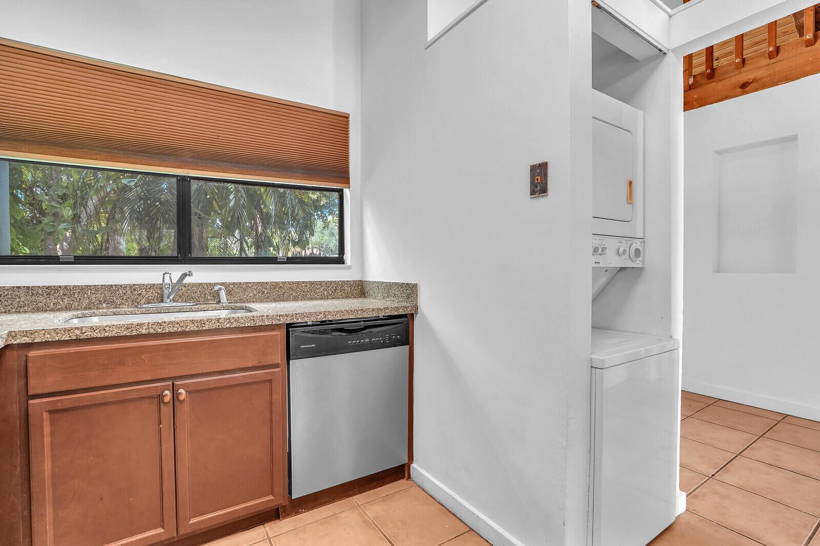 TIMBERCREEK TOWNHOMES & V - Residential Lease