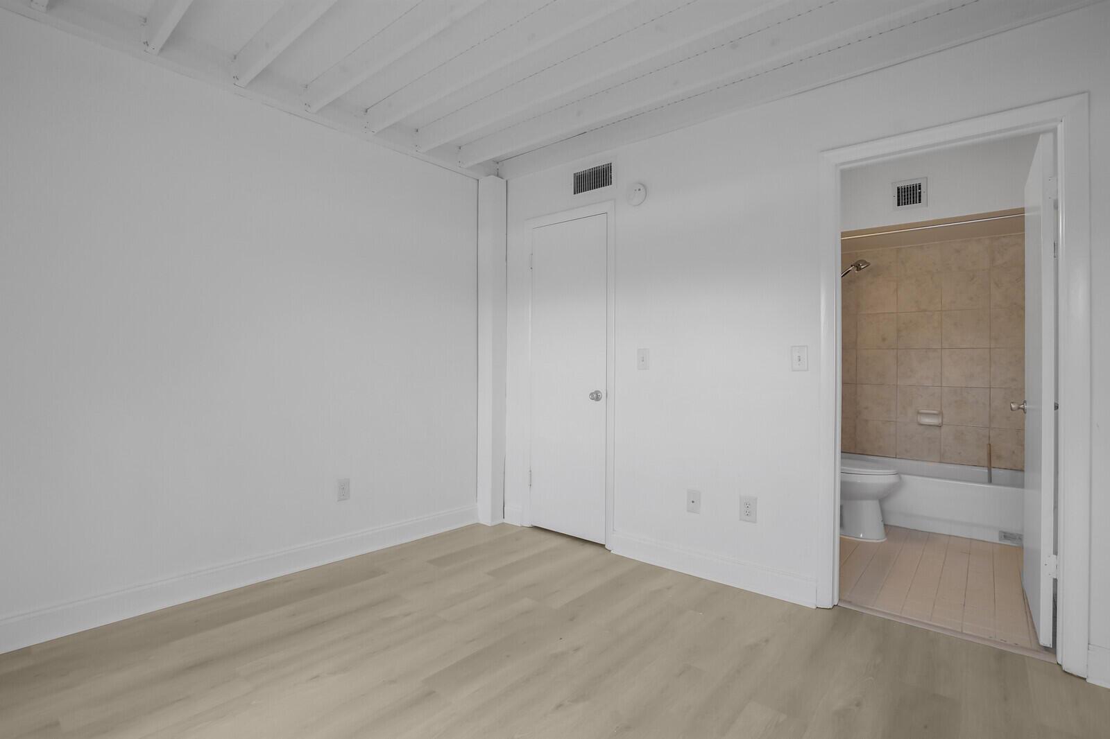 TIMBERCREEK TOWNHOMES & V - Residential Lease