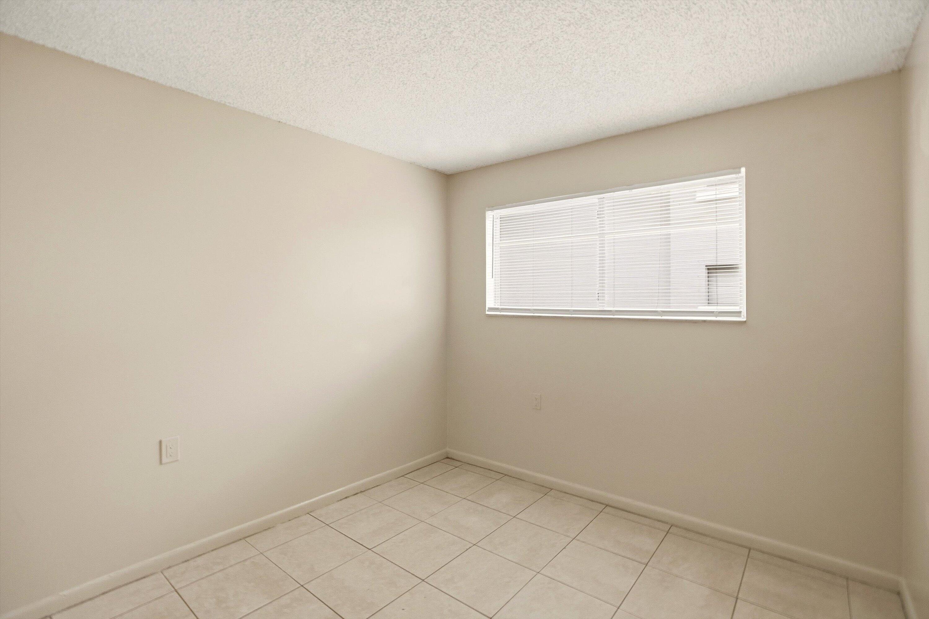 ST ANDREWS PALM BEACH CONDO II - Residential Lease