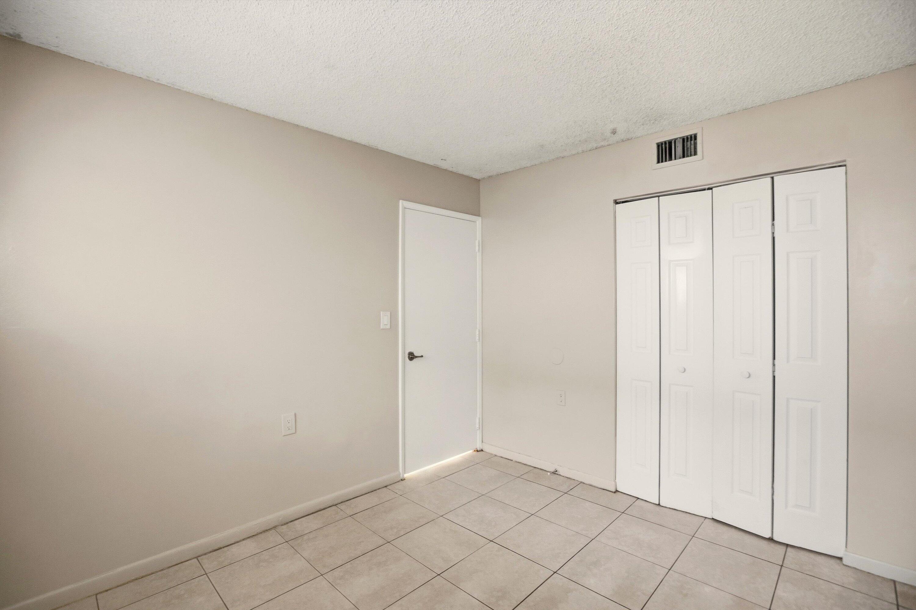 ST ANDREWS PALM BEACH CONDO II - Residential Lease