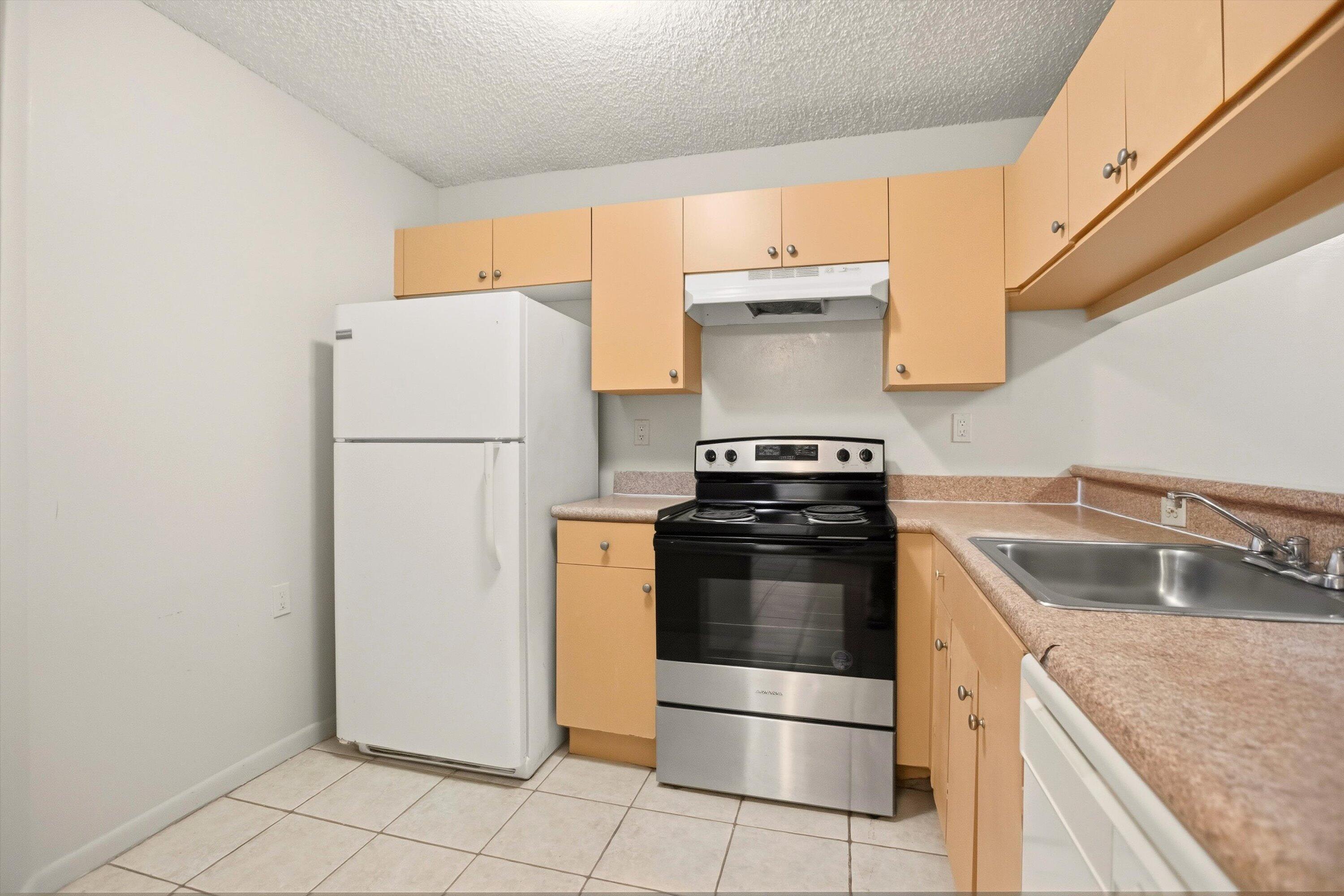 ST ANDREWS PALM BEACH CONDO II - Residential Lease