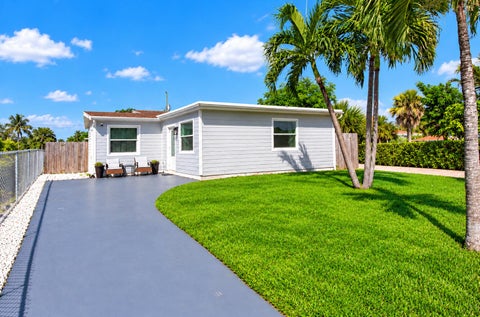 Photo of 238 SW 10th Avenue, Delray Beach, FL 33444 (MLS # B26087626)