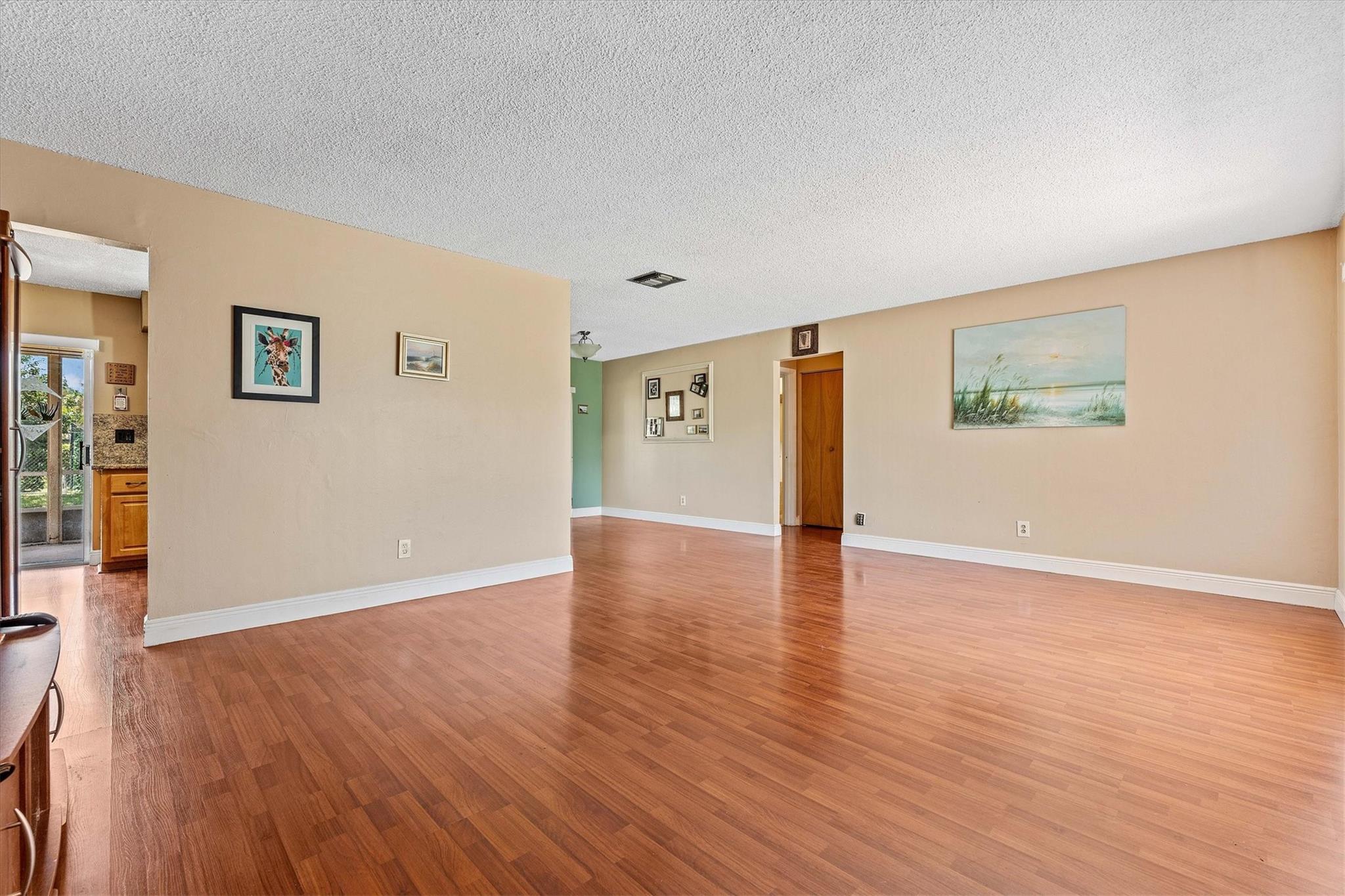 9603 NW 80th St, Tamarac, FL, 33321/$449,000 3 9603 NW 80th St