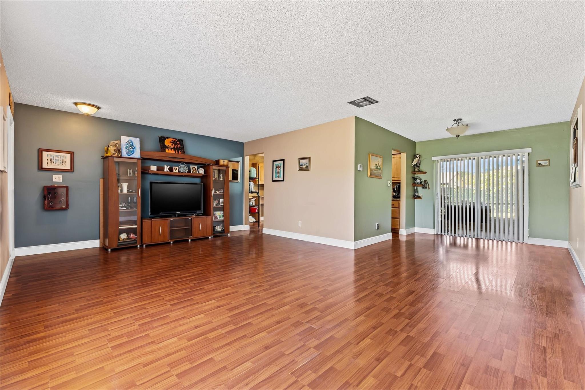 9603 NW 80th St, Tamarac, FL, 33321/$449,000 4 9603 NW 80th St