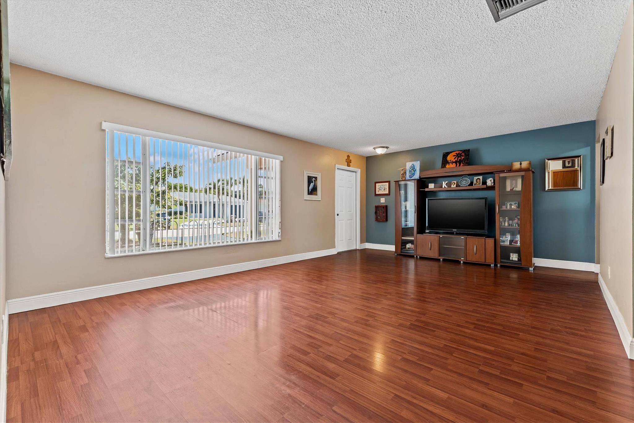 9603 NW 80th St, Tamarac, FL, 33321/$449,000 2 9603 NW 80th St