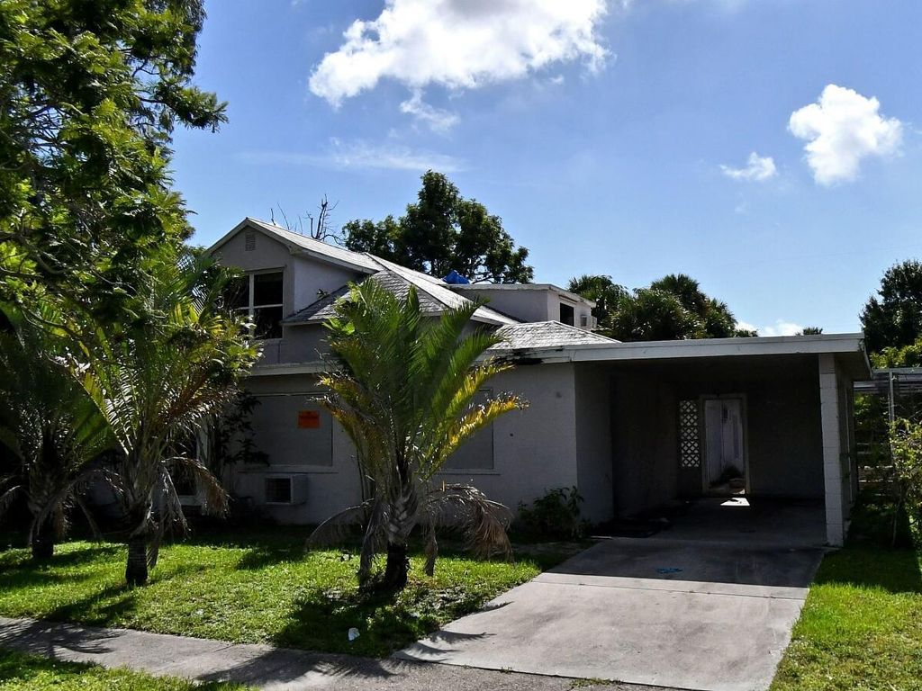 Photo of 1016 Mayflower Road, Fort Pierce, FL 34950 (MLS # R11095779)