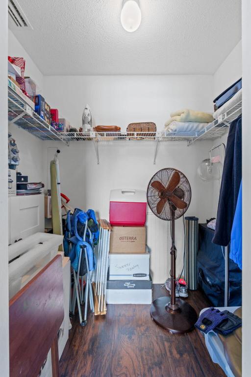 KINGSWOOD CONDO - Residential