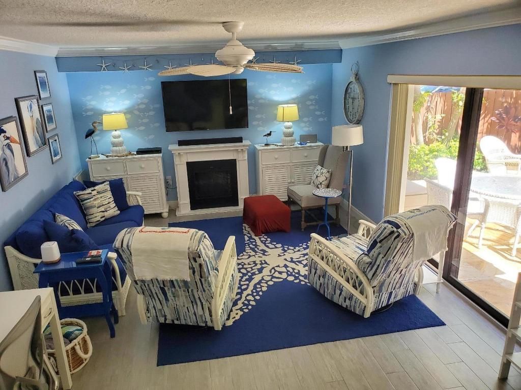 Photo of 2403 24th Court, Jupiter, FL 33477 (MLS # R10713575)