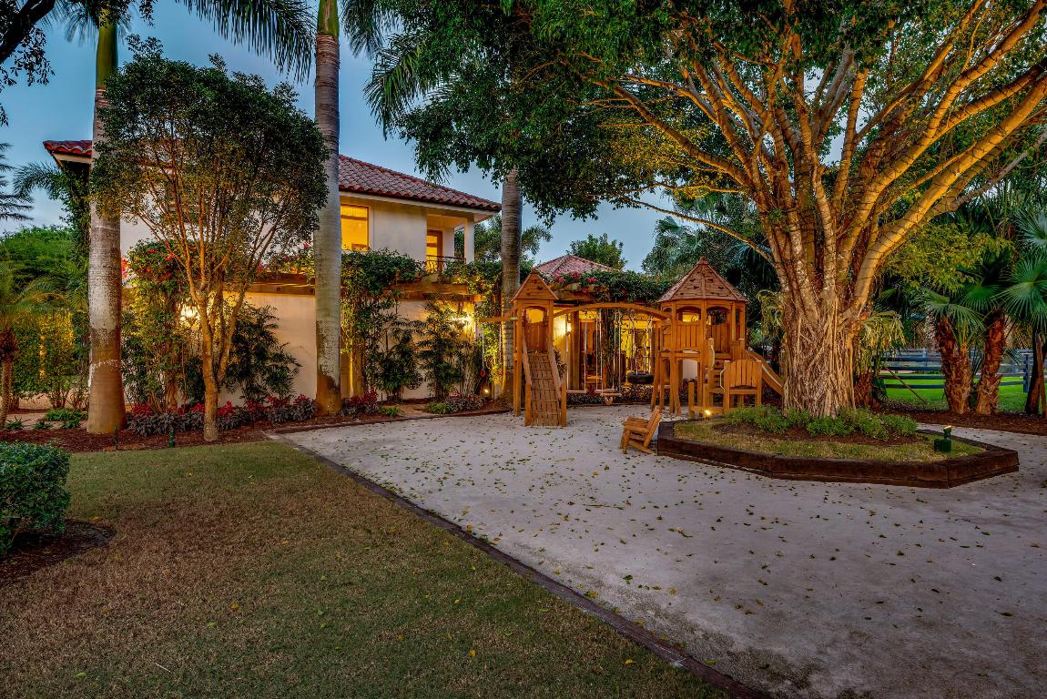 SADDLE TRAIL PARK OF WELLINGTON - Residential