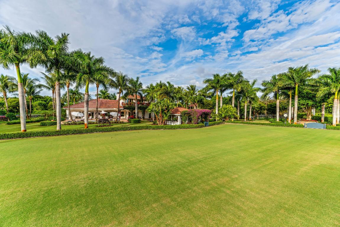 SADDLE TRAIL PARK OF WELLINGTON - Residential