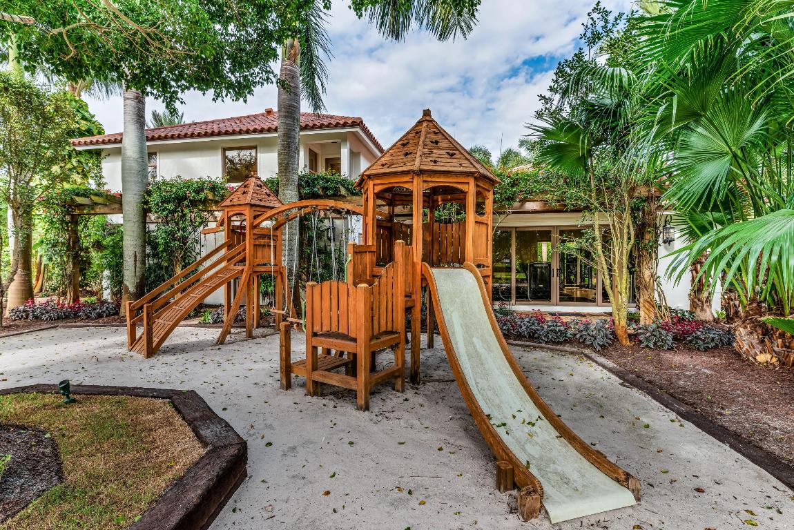 SADDLE TRAIL PARK OF WELLINGTON - Residential