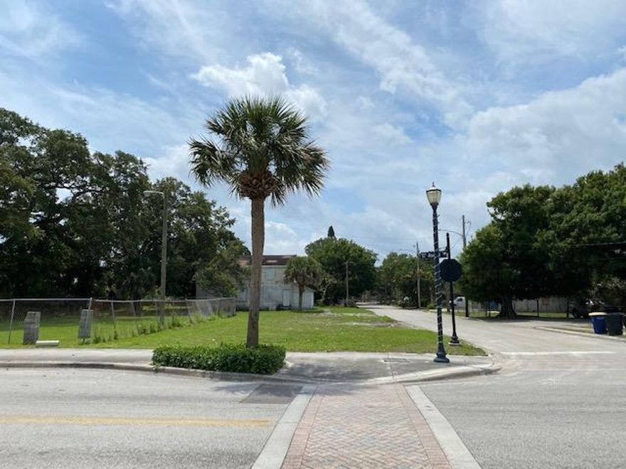 Great potential for this CLEARED CORNER LOT . Located in the heart of FT Pierce, zoned C-3 commercial district. Lot size is 40' X 100' , usage intended for business, convenience stores, office & etc. Information is deemed reliable, buyers to do their own review / diligence . Contact city of FT. Pierce - zoning district .