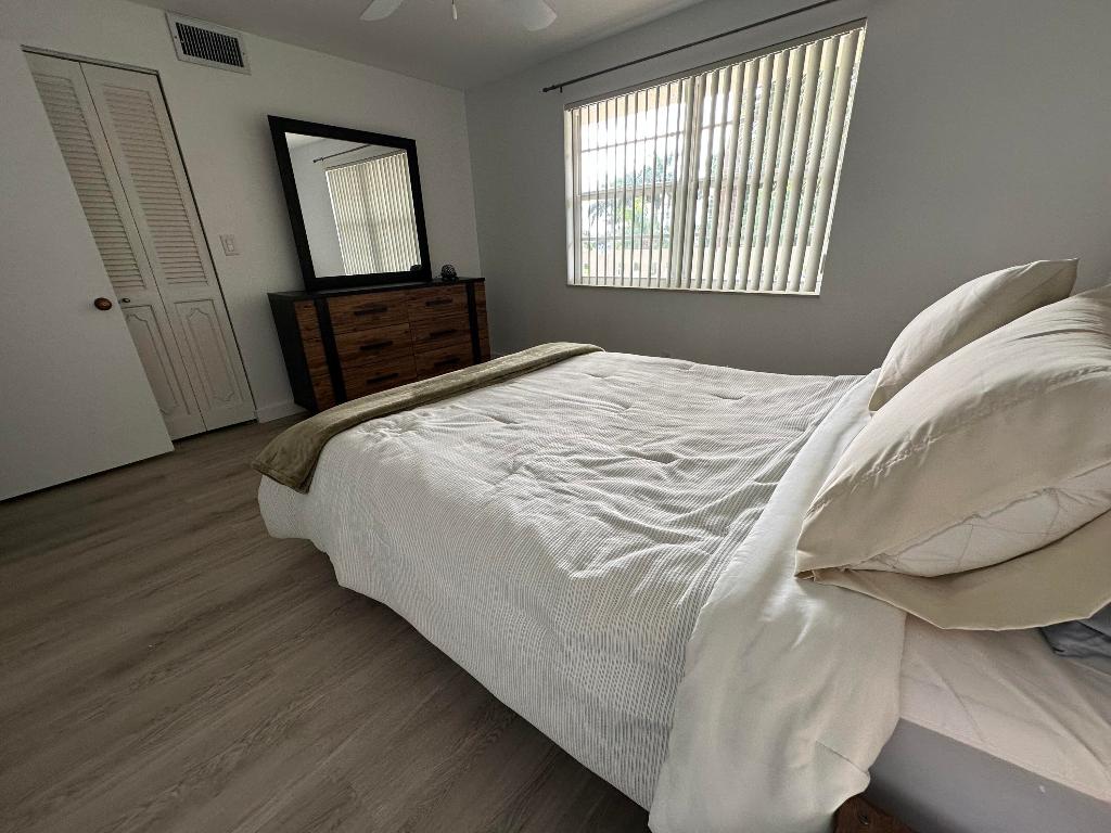 MEADOWBROOK LAKES VIEW - Residential Lease