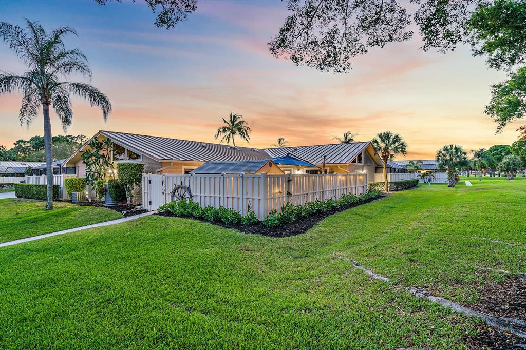 Photo of 5652 Eagle Lake Drive, Palm Beach Gardens, FL 33418 (MLS # R10704777)