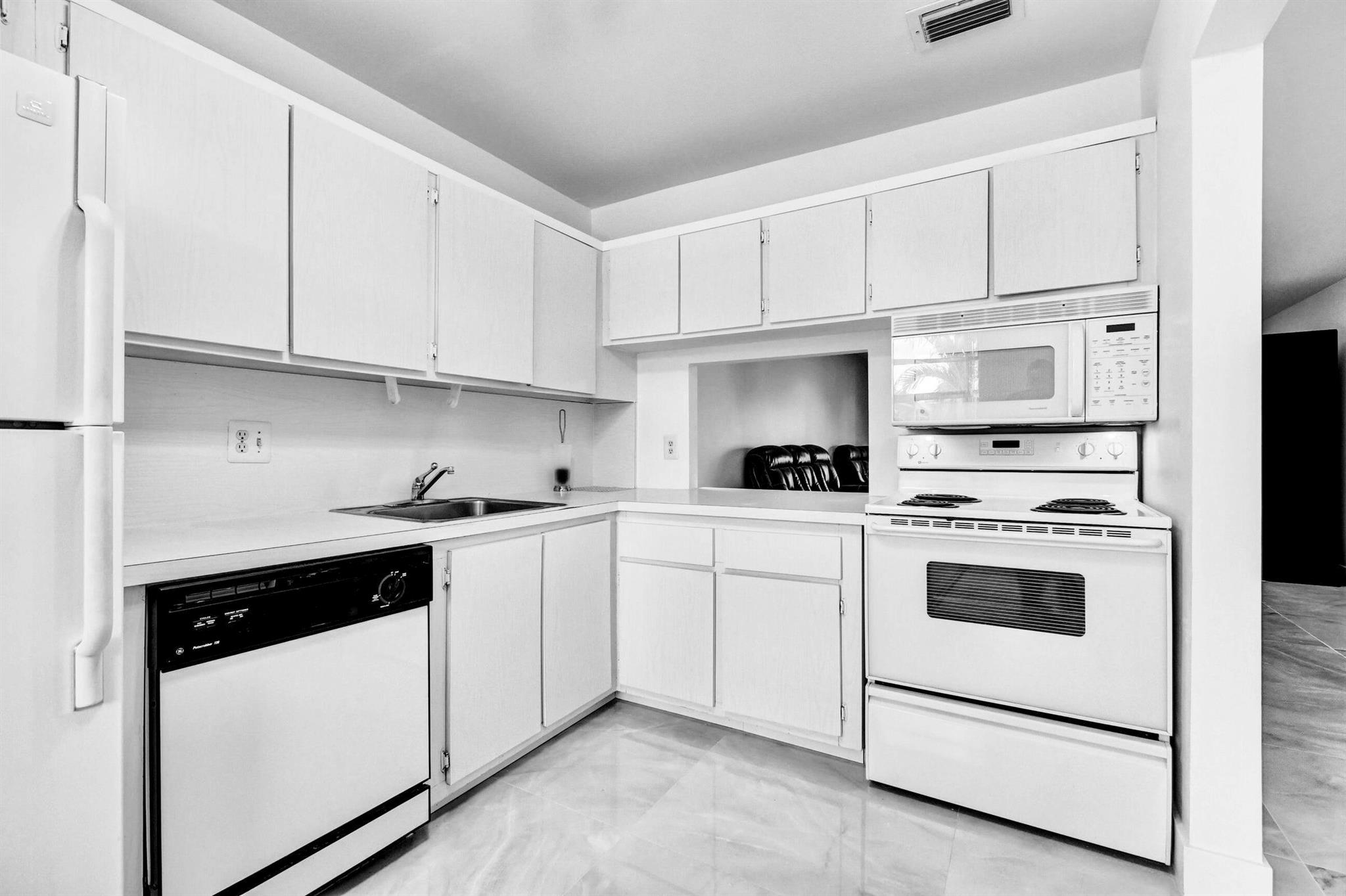 GOLDEN LAKES VILLAGE - Residential