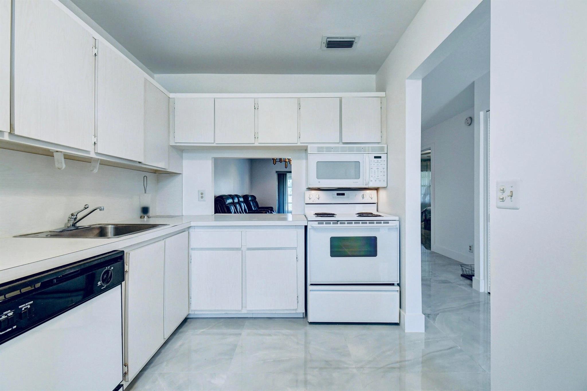 GOLDEN LAKES VILLAGE - Residential