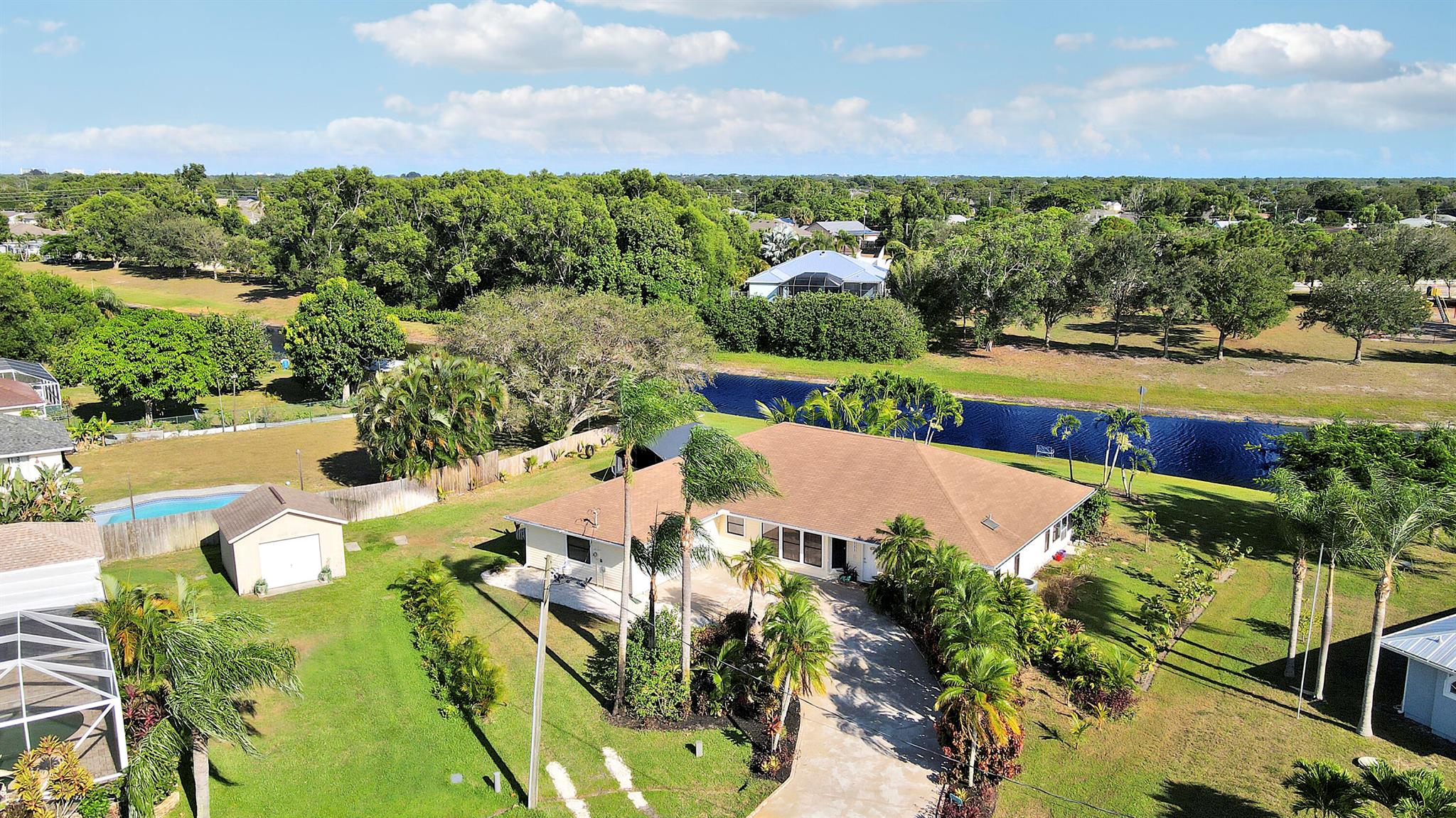 2111 SE Cayuga Court