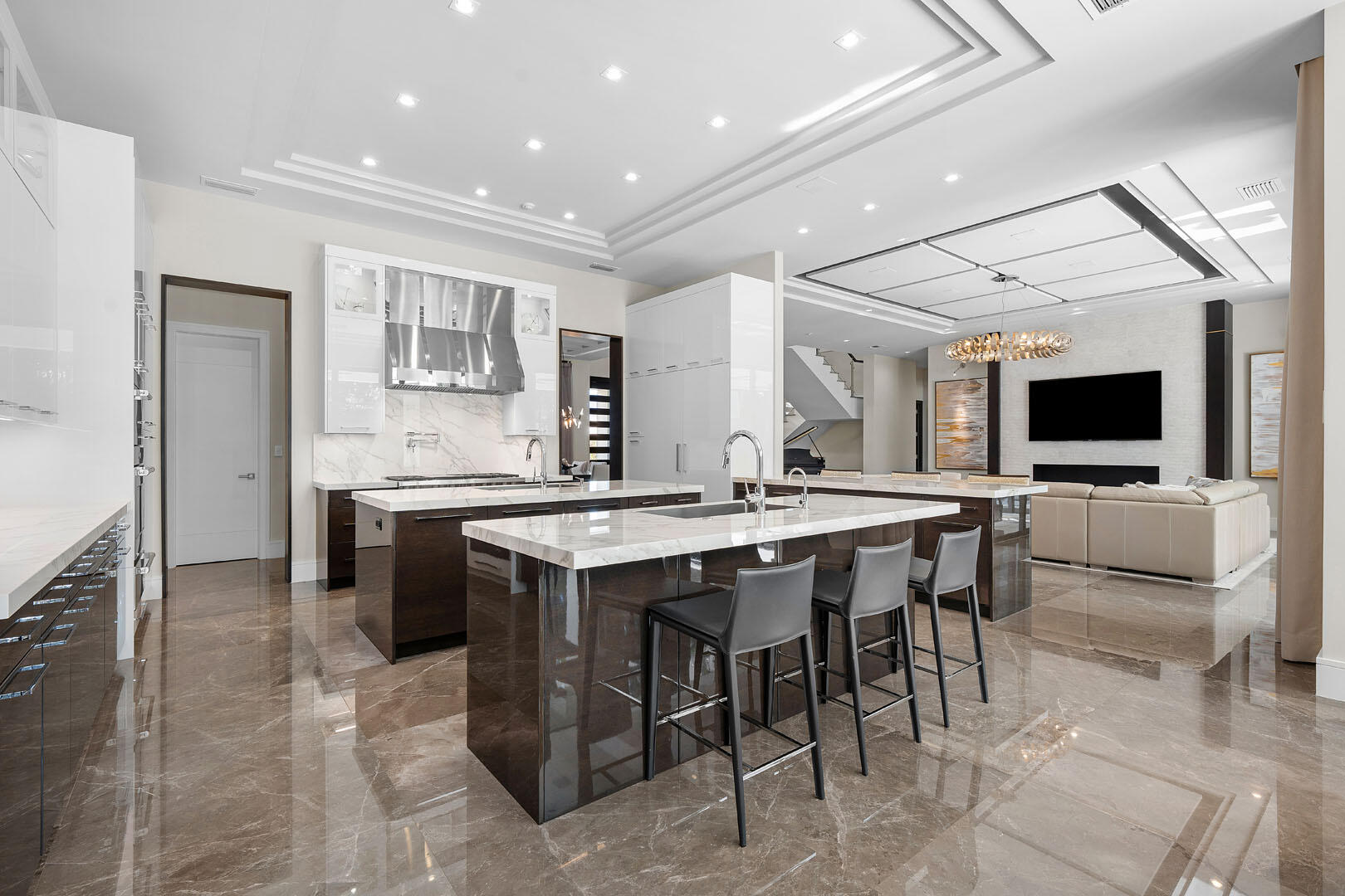 ROYAL PALM YACHT & COUNTRY CLUB - Residential