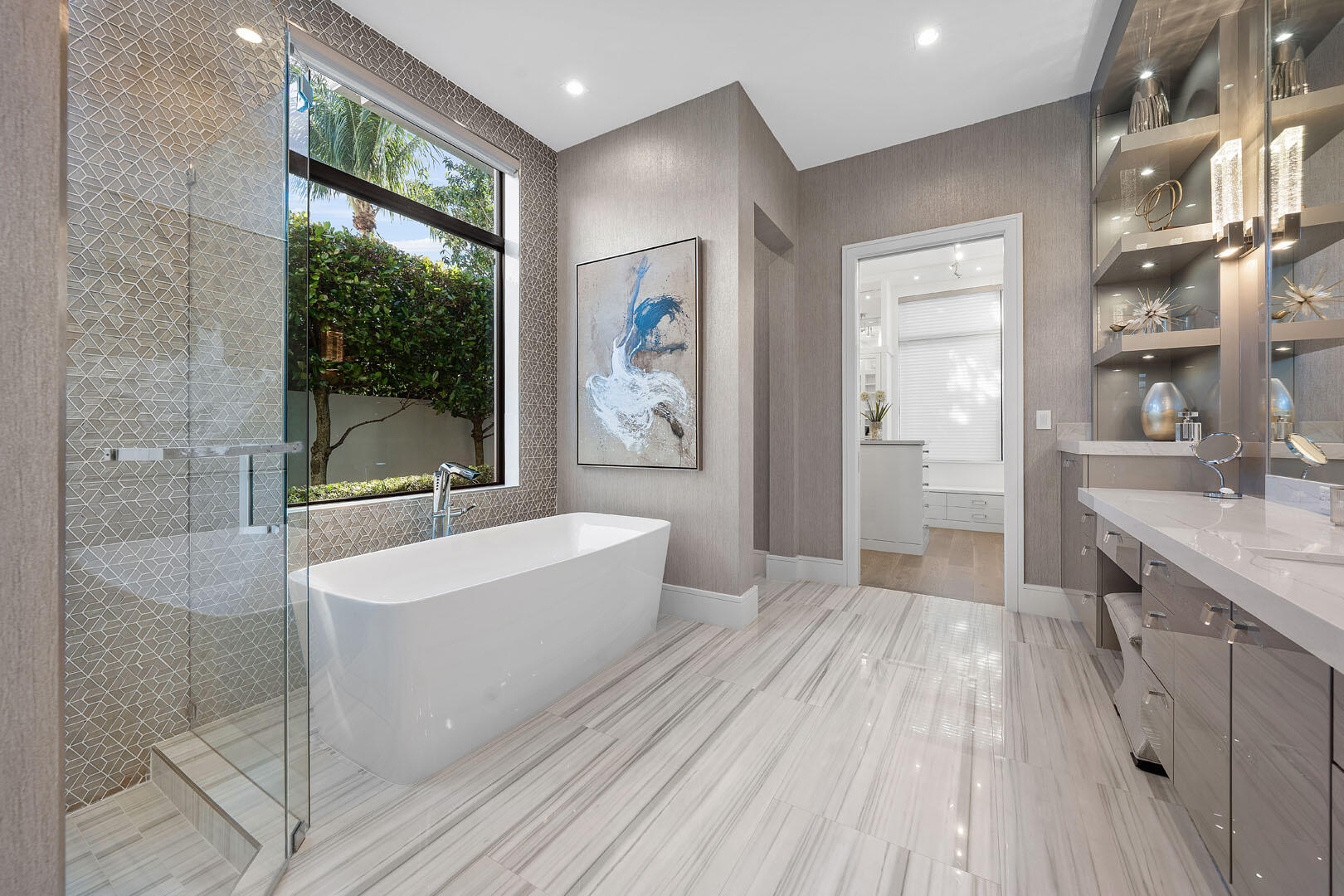 ROYAL PALM YACHT & COUNTRY CLUB - Residential