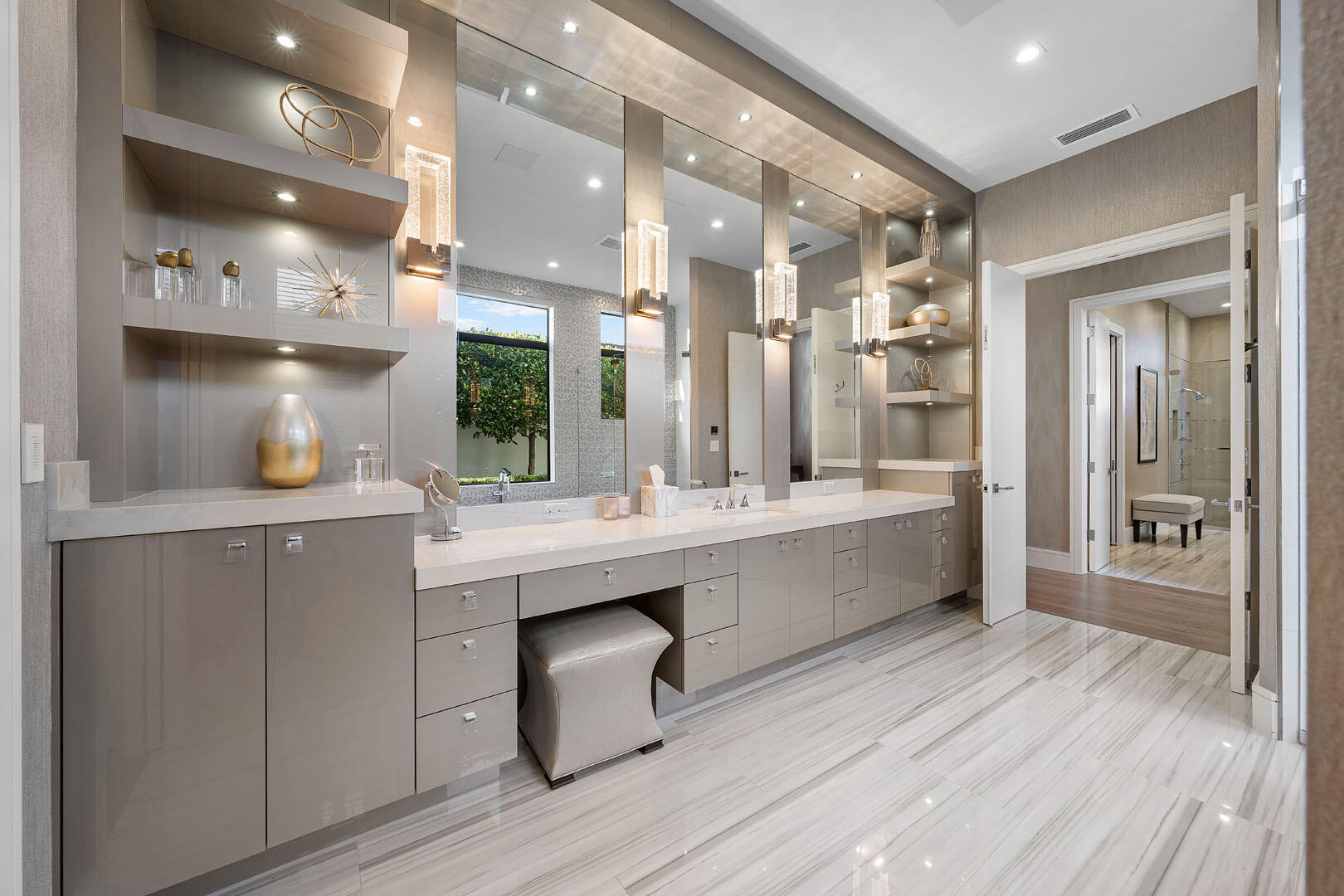 ROYAL PALM YACHT & COUNTRY CLUB - Residential