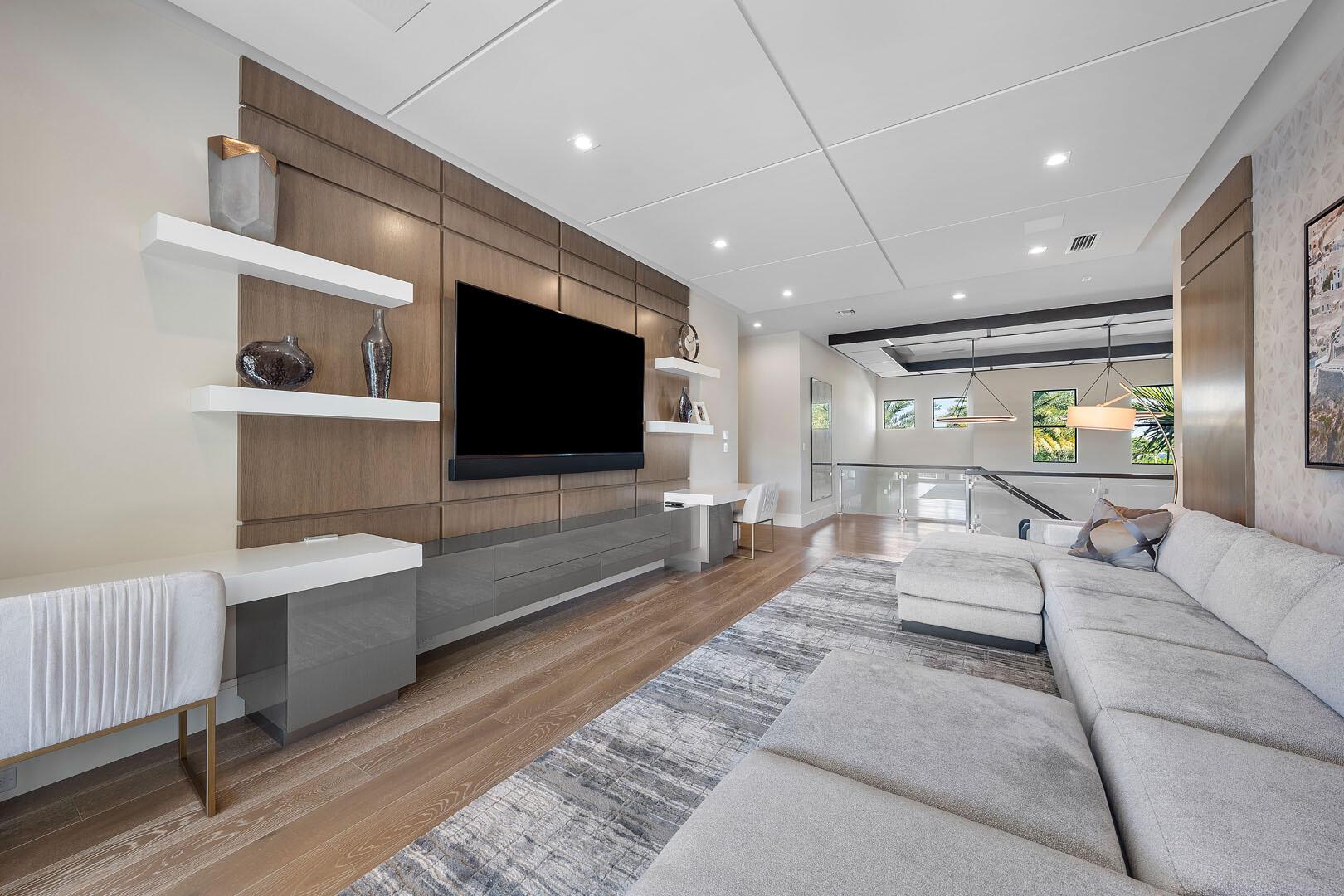 ROYAL PALM YACHT & COUNTR - Residential