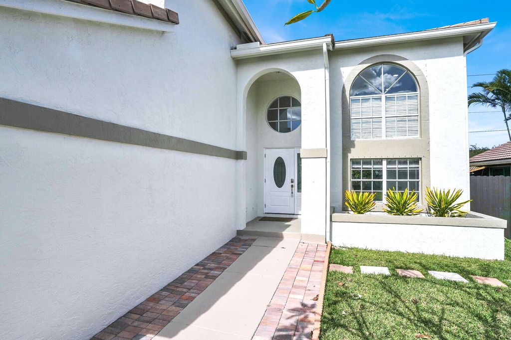 Photo of 8557 Windy Circle, Boynton Beach, FL 33472 (MLS # R11158097)