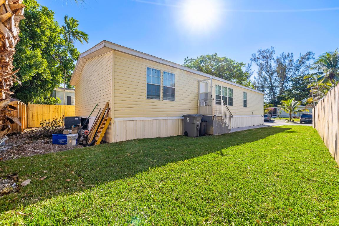 WATERGATE MOBILE HOME - Residential