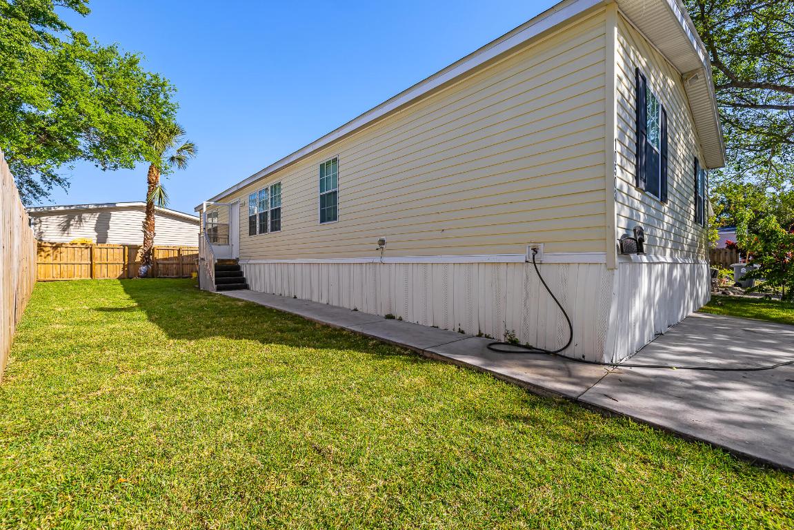 WATERGATE MOBILE HOME - Residential