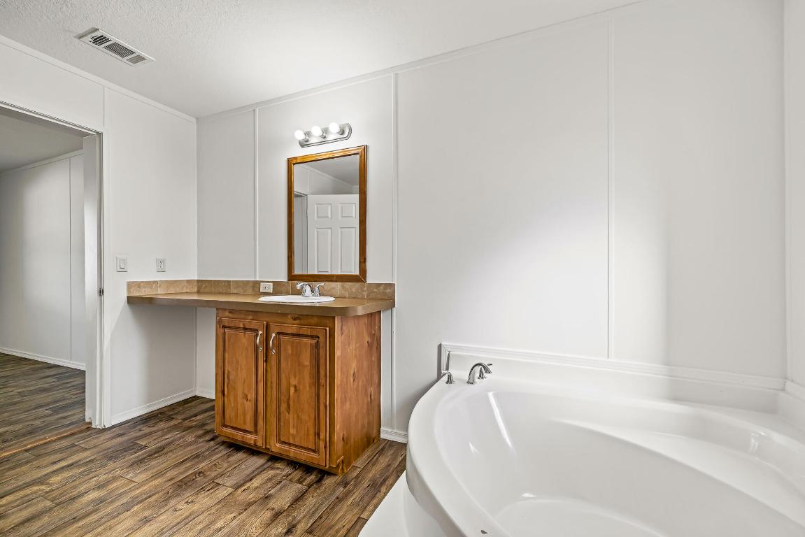 WATERGATE MOBILE HOME - Residential