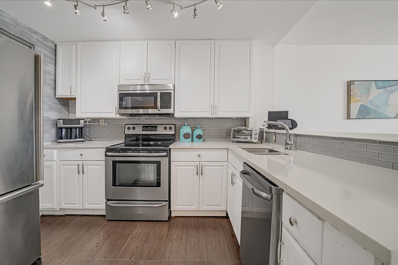 1609 N Riverside Drive Unit 304