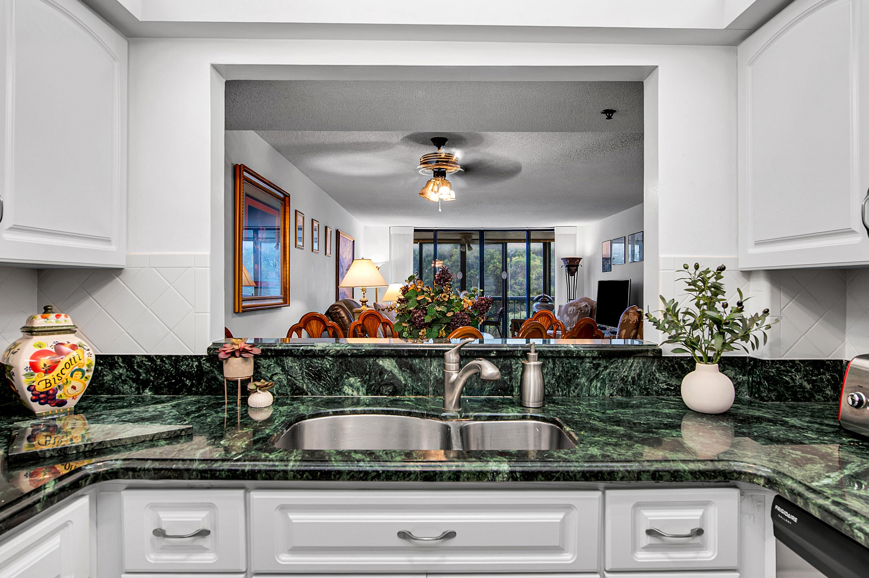 6620 Boca Del Mar Drive 406, Boca Raton, FL, 33433/$195,000 3 6620 Boca Del Mar Drive 406