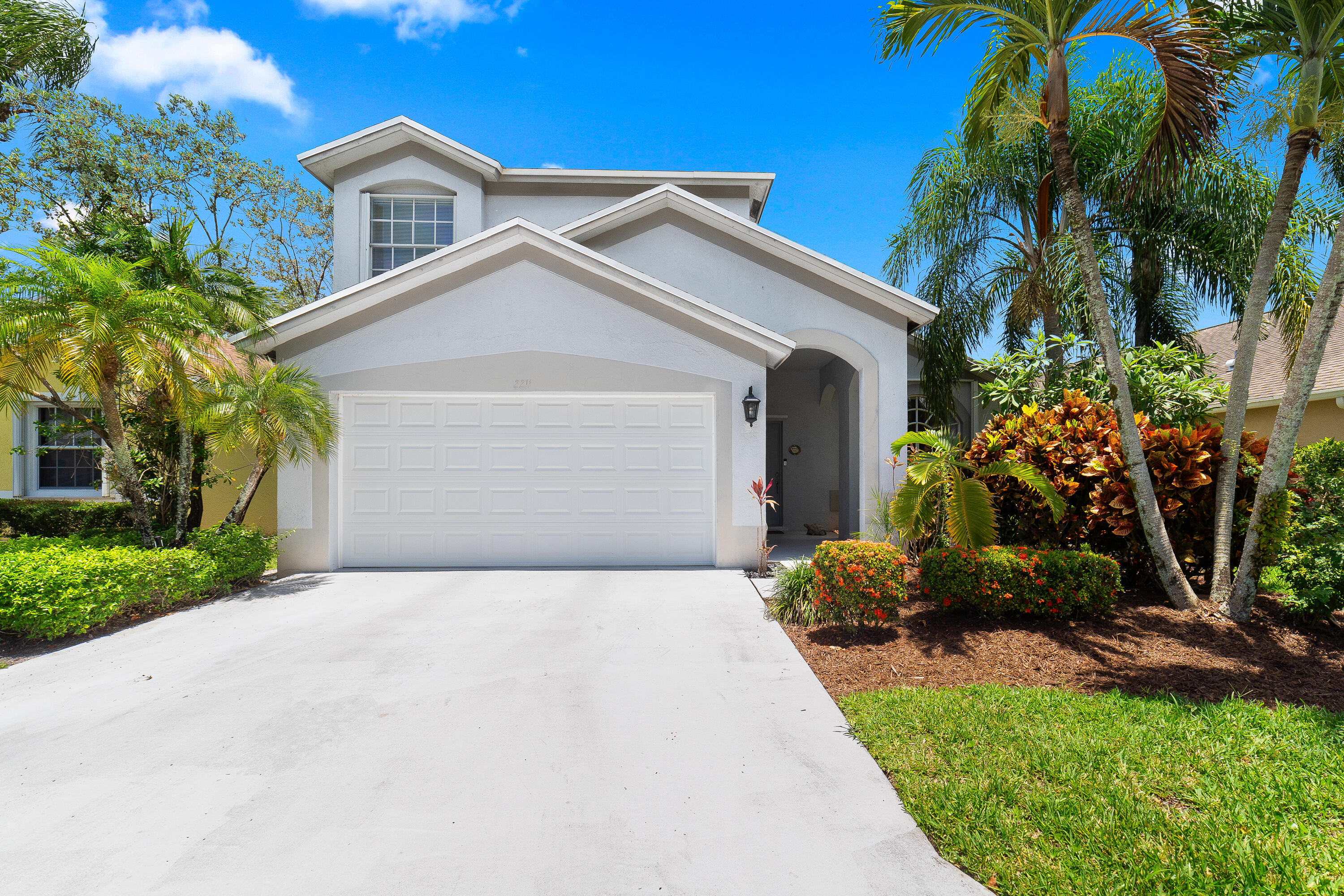 2211 Soundings Court