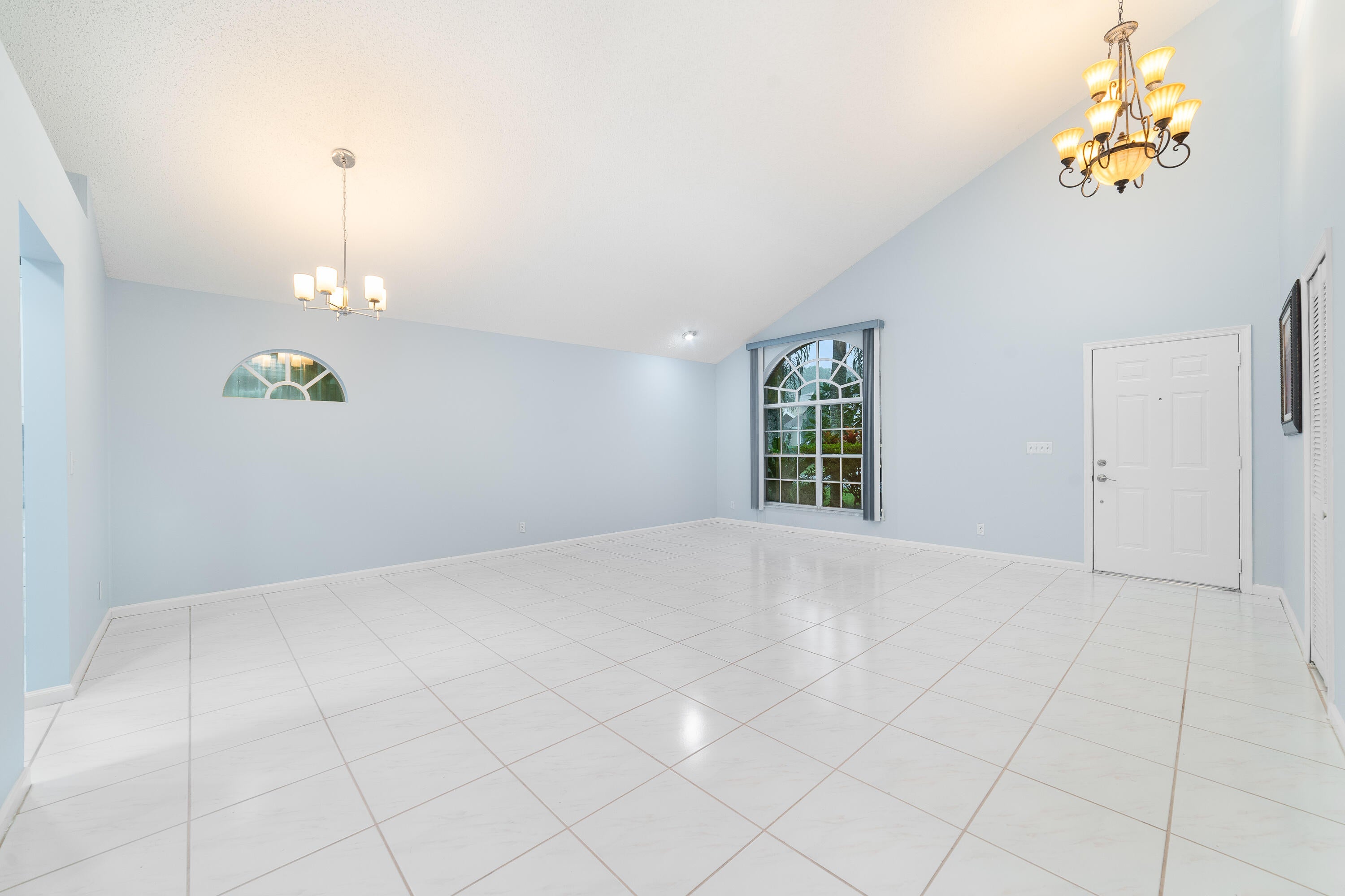 2211 Soundings Court