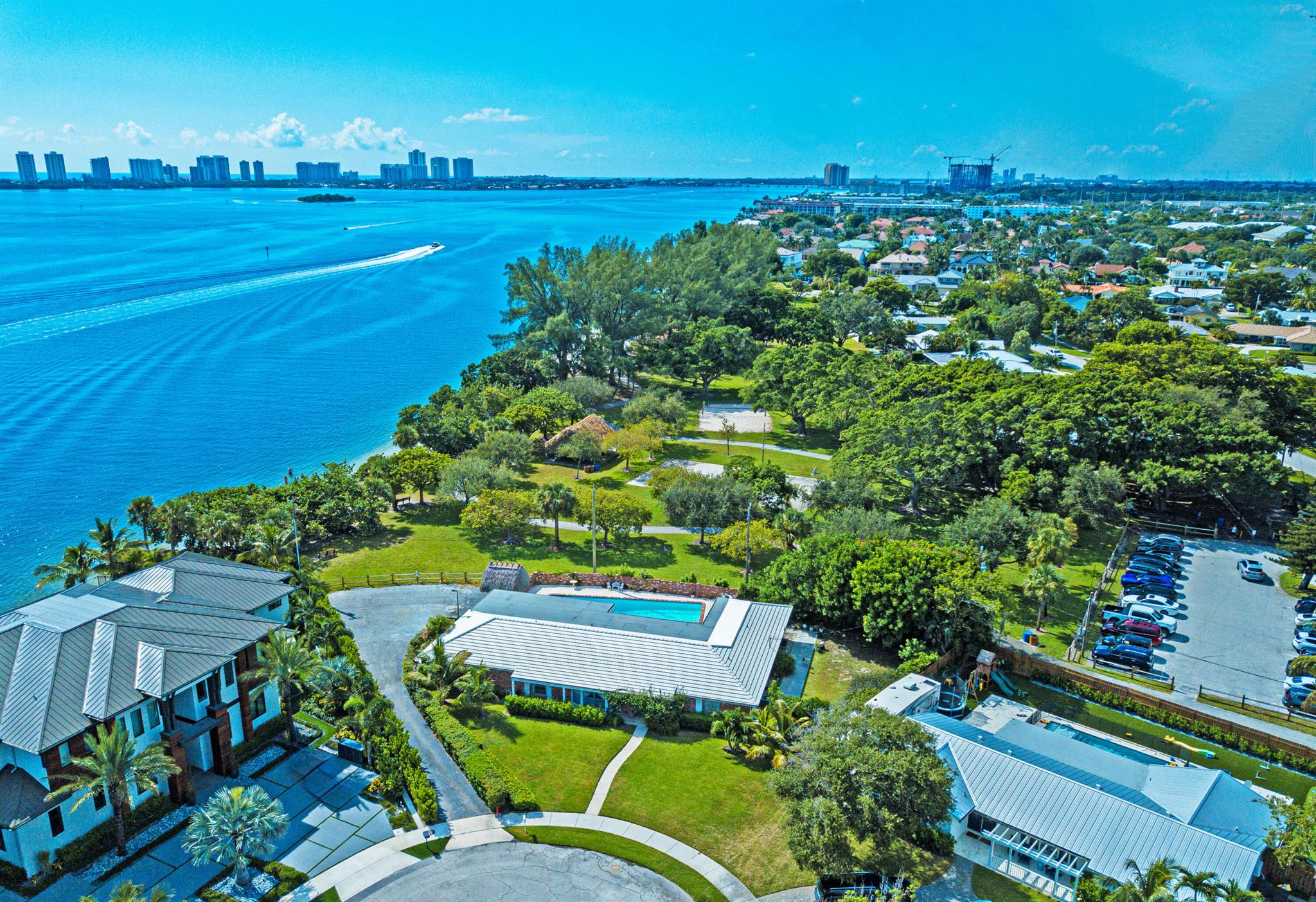 YACHT CLUB - Residential