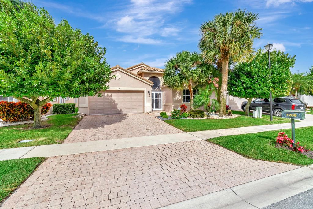 Photo of 7238 Haviland Circle, Boynton Beach, FL 33437 (MLS # R10958558)