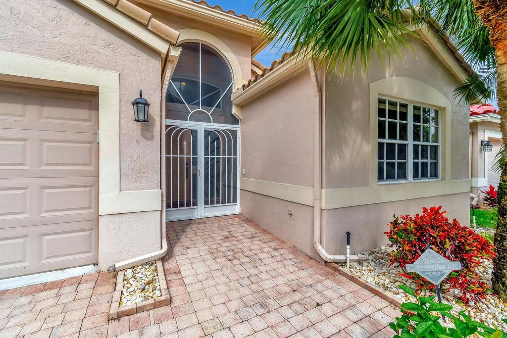 Photo of 7238 Haviland Circle, Boynton Beach, FL 33437 (MLS # R10958558)