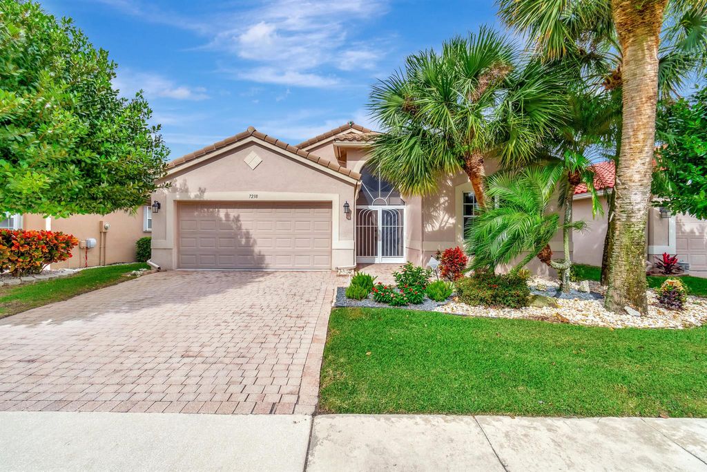 Photo of 7238 Haviland Circle, Boynton Beach, FL 33437 (MLS # R10958558)