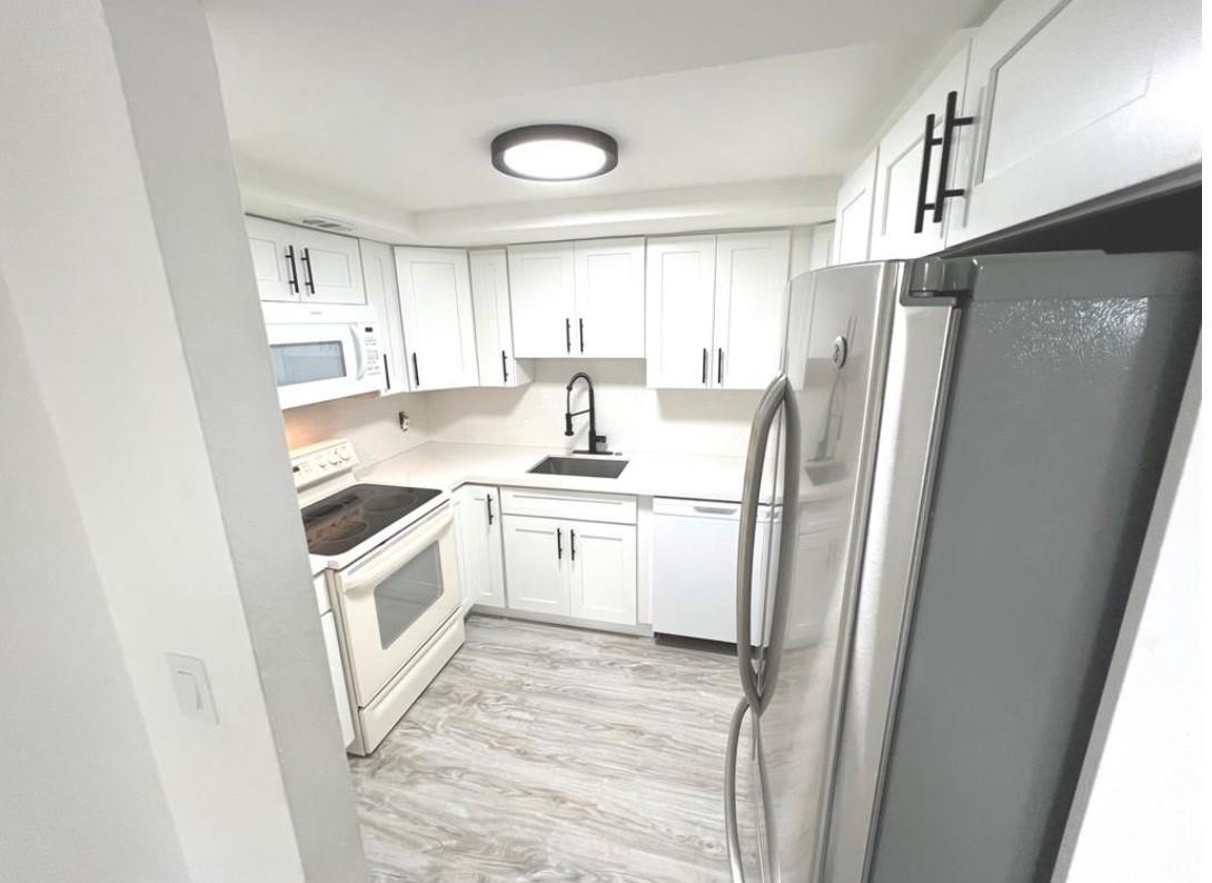 SOMMERSET CONDOMINIUMS - Residential