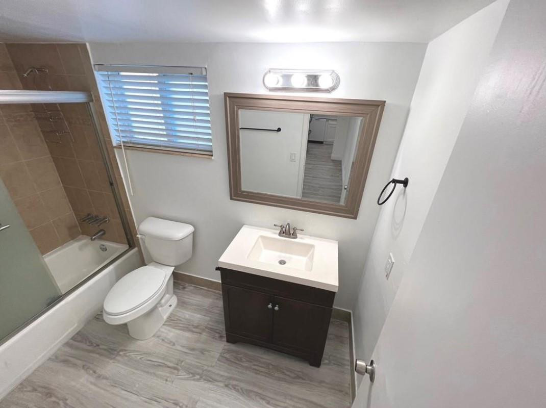 SOMMERSET CONDOMINIUMS - Residential