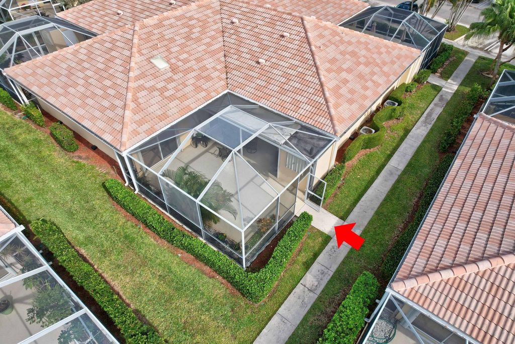 Photo of 9165 Sun Terrace Circle #D, Palm Beach Gardens, FL 33403 (MLS # R10947369)