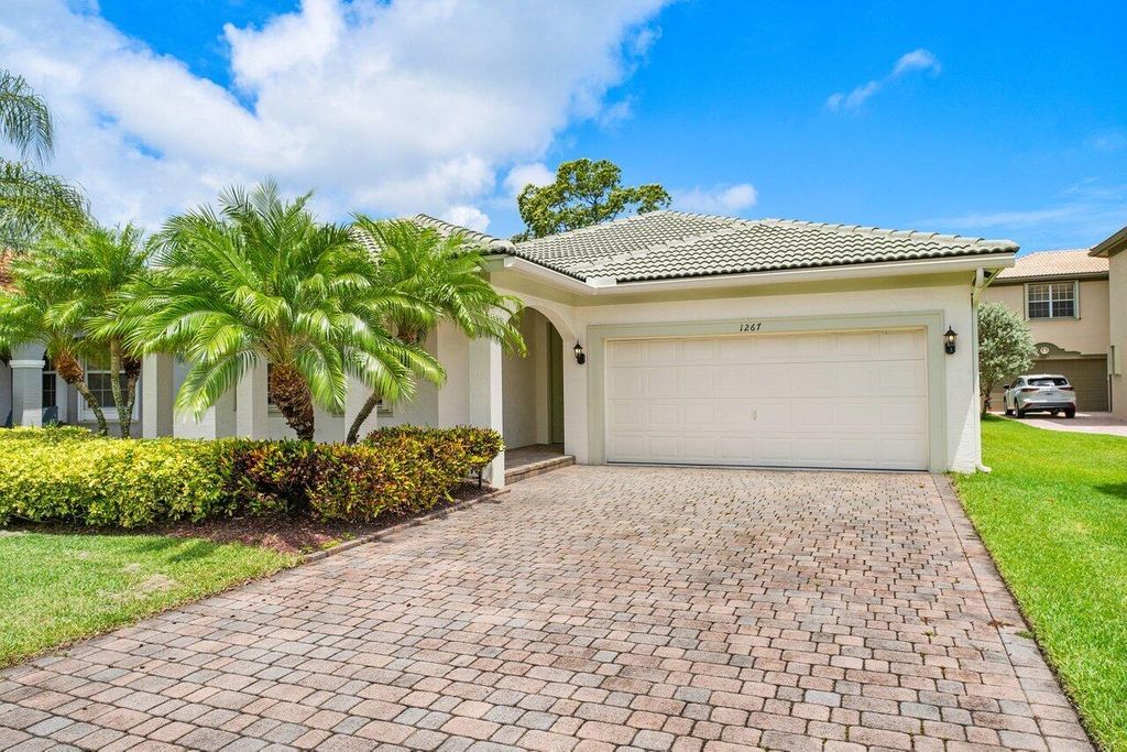 Photo of 1267 SE Kirk Street, Stuart, FL 34997 (MLS # R10998235)