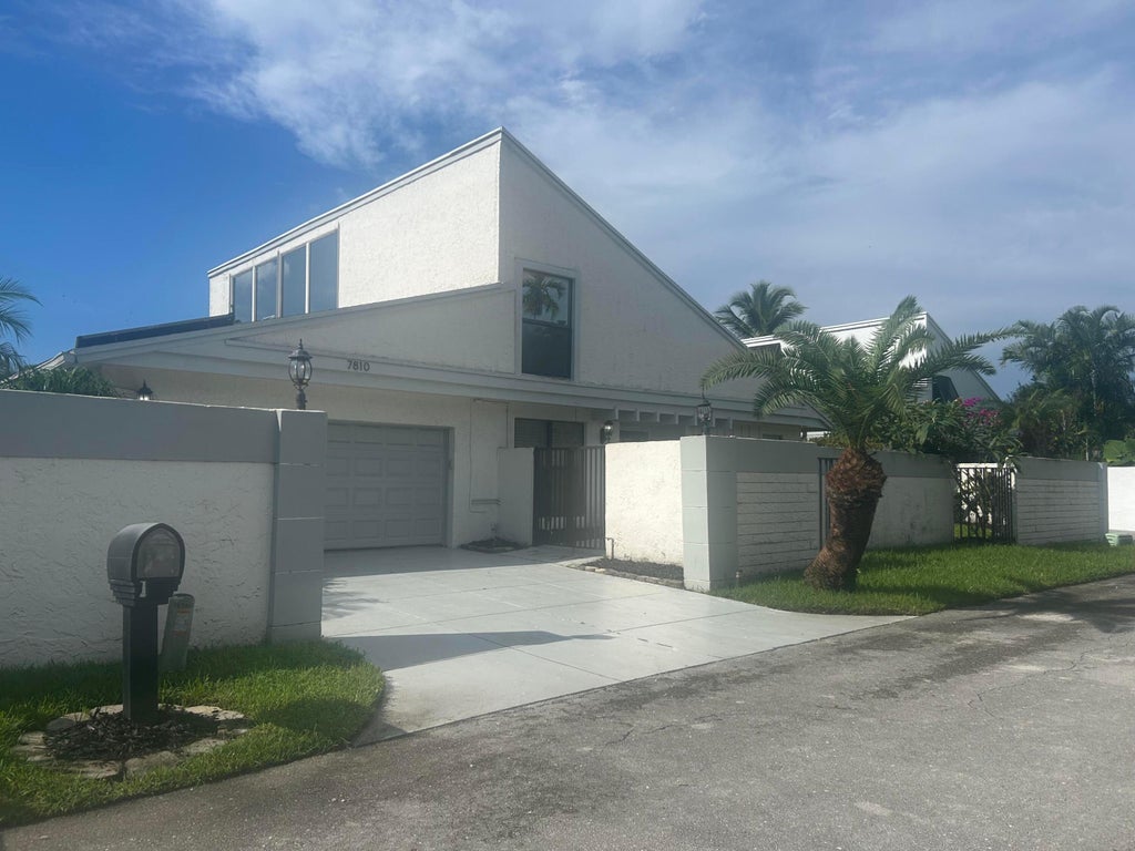 Photo of 7810 NW 4TH Street, Plantation, FL 33324 (MLS # B26079489)