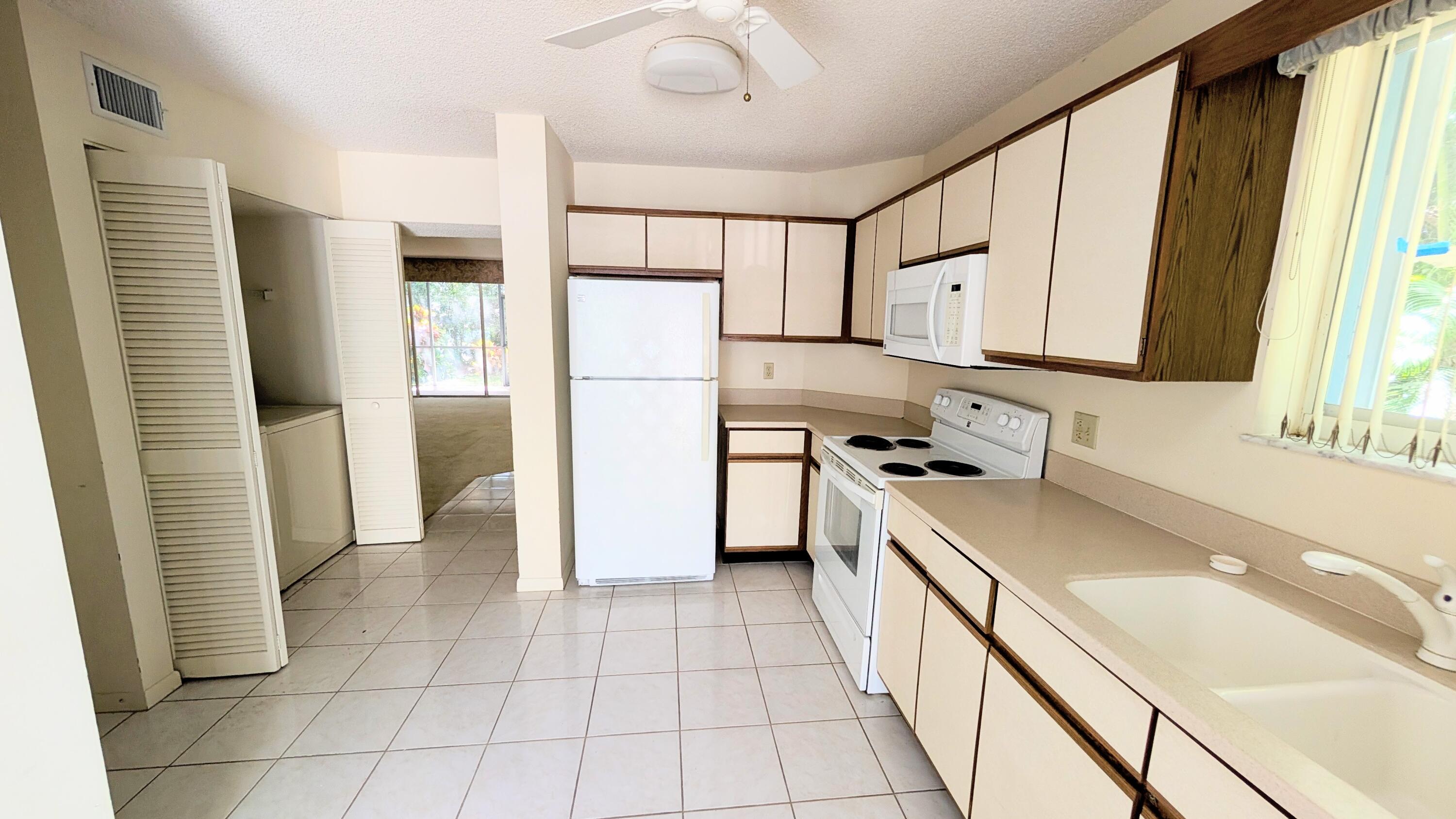 CARRIAGE GATE CONDO - Residential