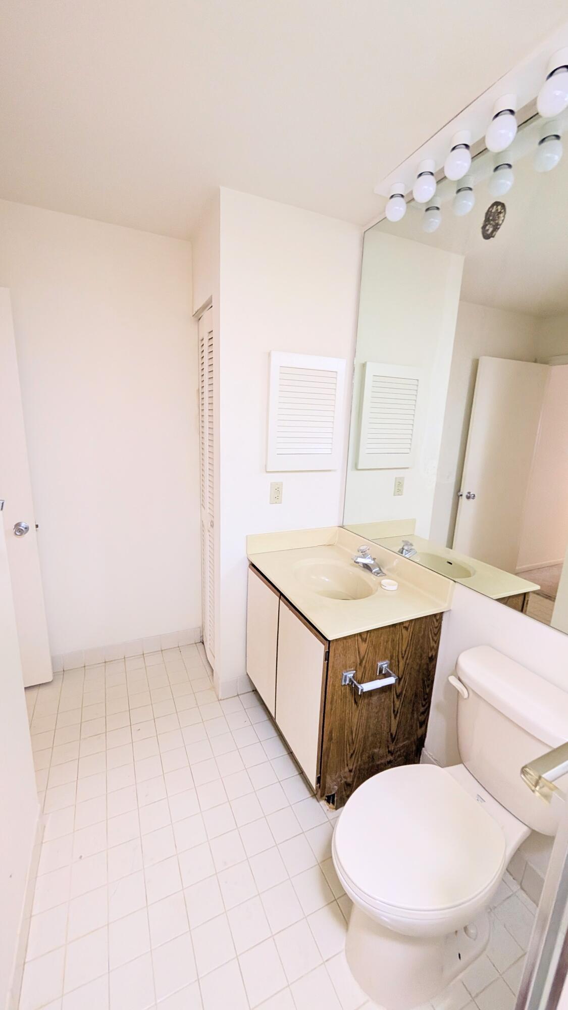 CARRIAGE GATE CONDO - Residential