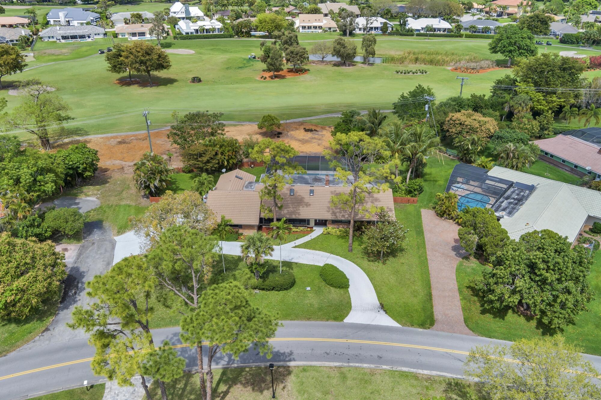 320 N Country Club Drive