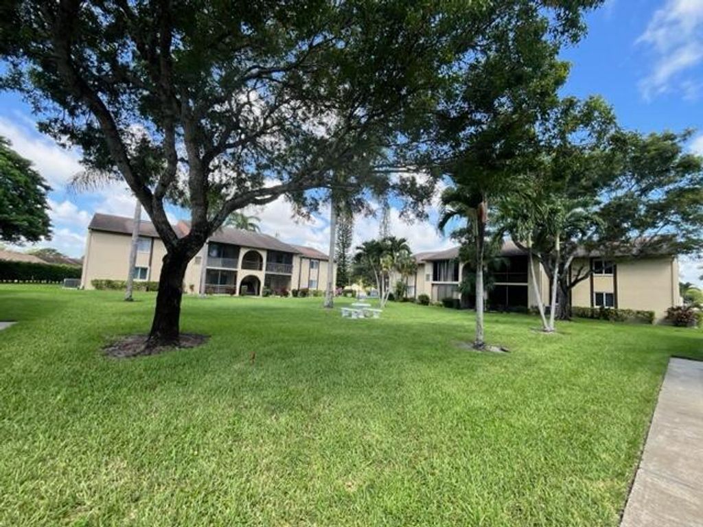 Photo of 304 Pine Ridge C2 Circle #C-2, Greenacres, FL 33463 (MLS # R11047055)