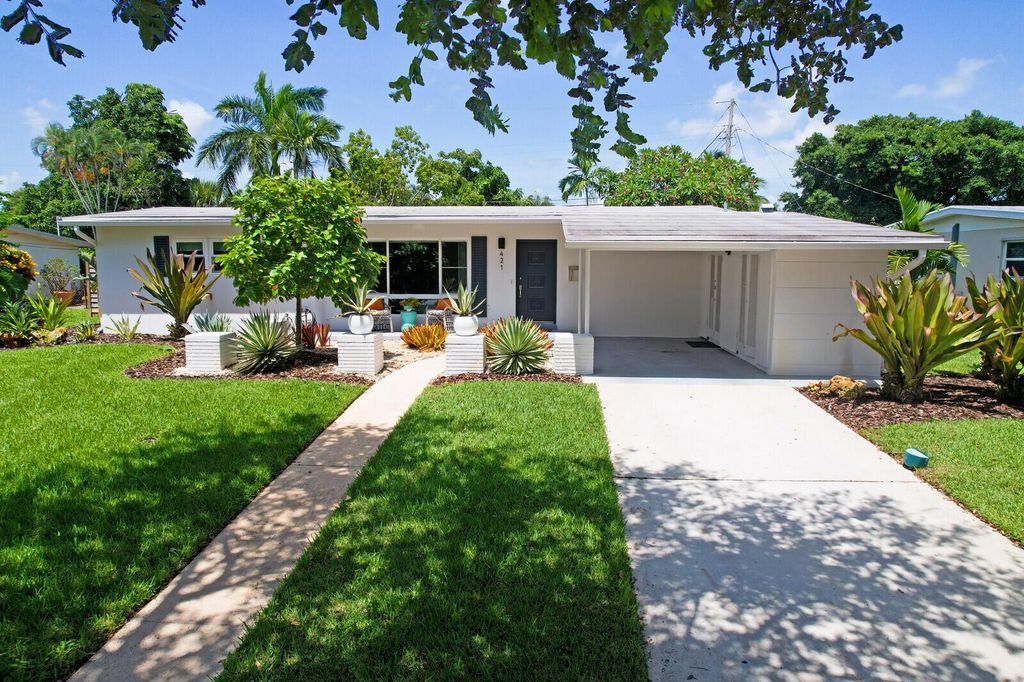 Photo of 421 Northlake Drive, North Palm Beach, FL 33408 (MLS # R10912654)