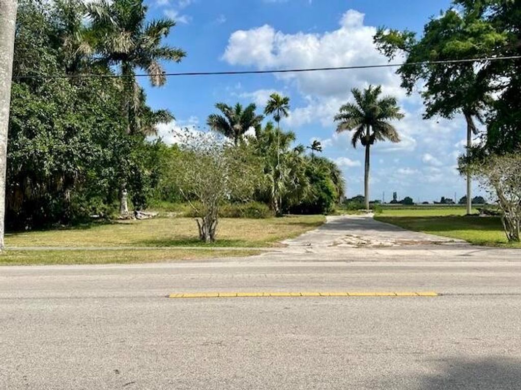 Photo of 1978 E Main Street, Pahokee, FL 33476 (MLS # R10975828)