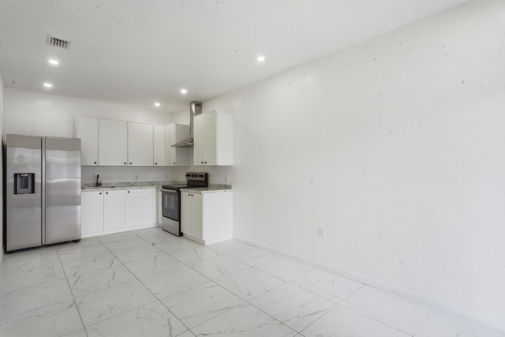 Photo of 340 SW 11th Avenue #2a, Hallandale Beach, FL 33009 (MLS # B26014300)