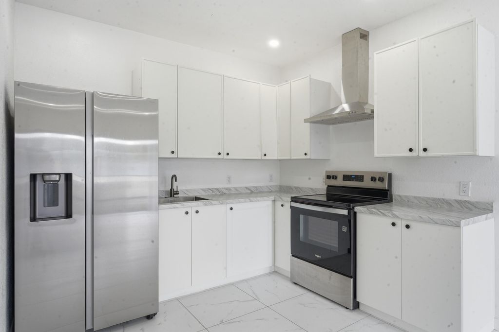 Photo of 340 SW 11th Avenue #2a, Hallandale Beach, FL 33009 (MLS # B26014300)